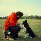 Armando Velluso, noto come �Il fotografo dei cani� � specializzato nei ritratti di bestiole domestiche coi propri padroni. Non solo cani, a dispetto del suo �nome d�arte�...